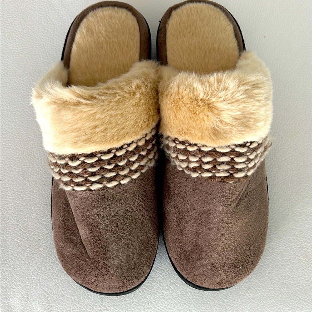 NEW isotoner Brown and Cream Women's Slippers, size 9.5 to 10